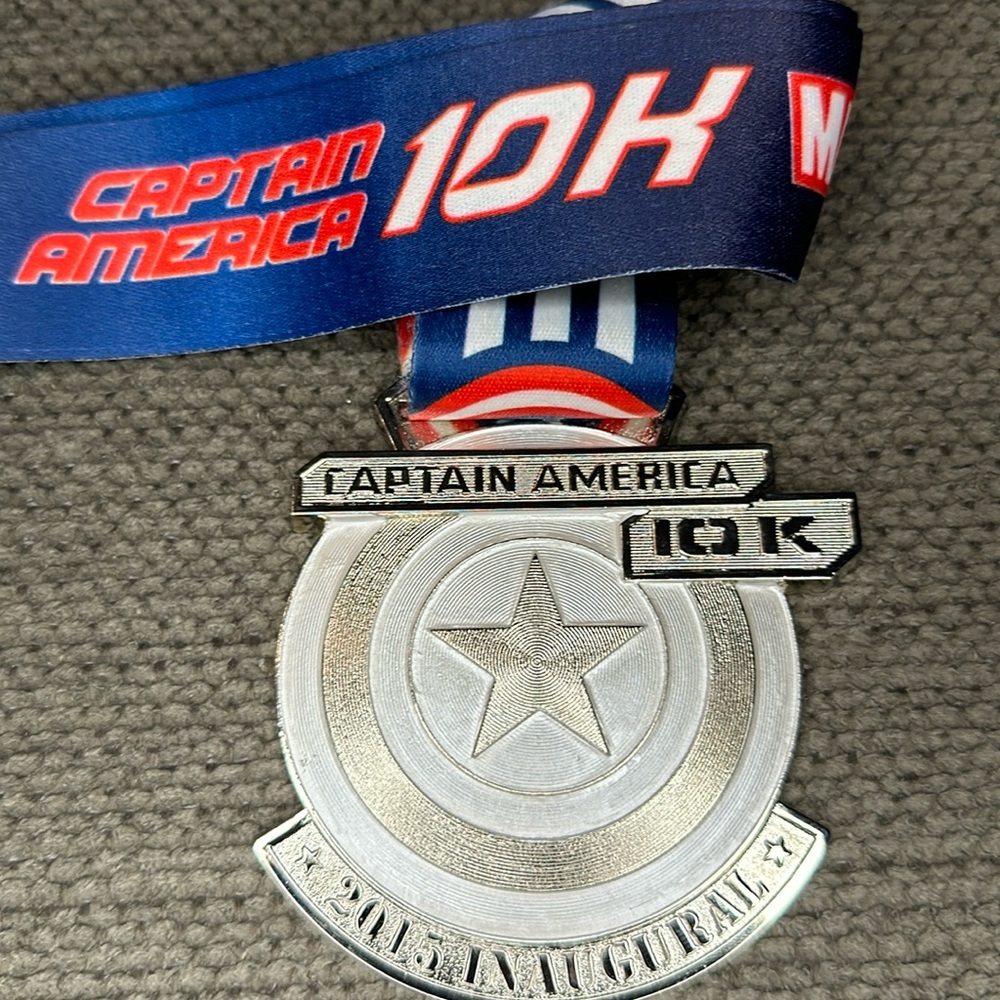 Disney run medal 2015 Captain America 10k Inaugural Marvel Award Medal Avengers